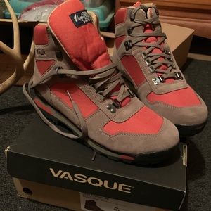 Vasque Clarion 88 hiking boots NEW in box